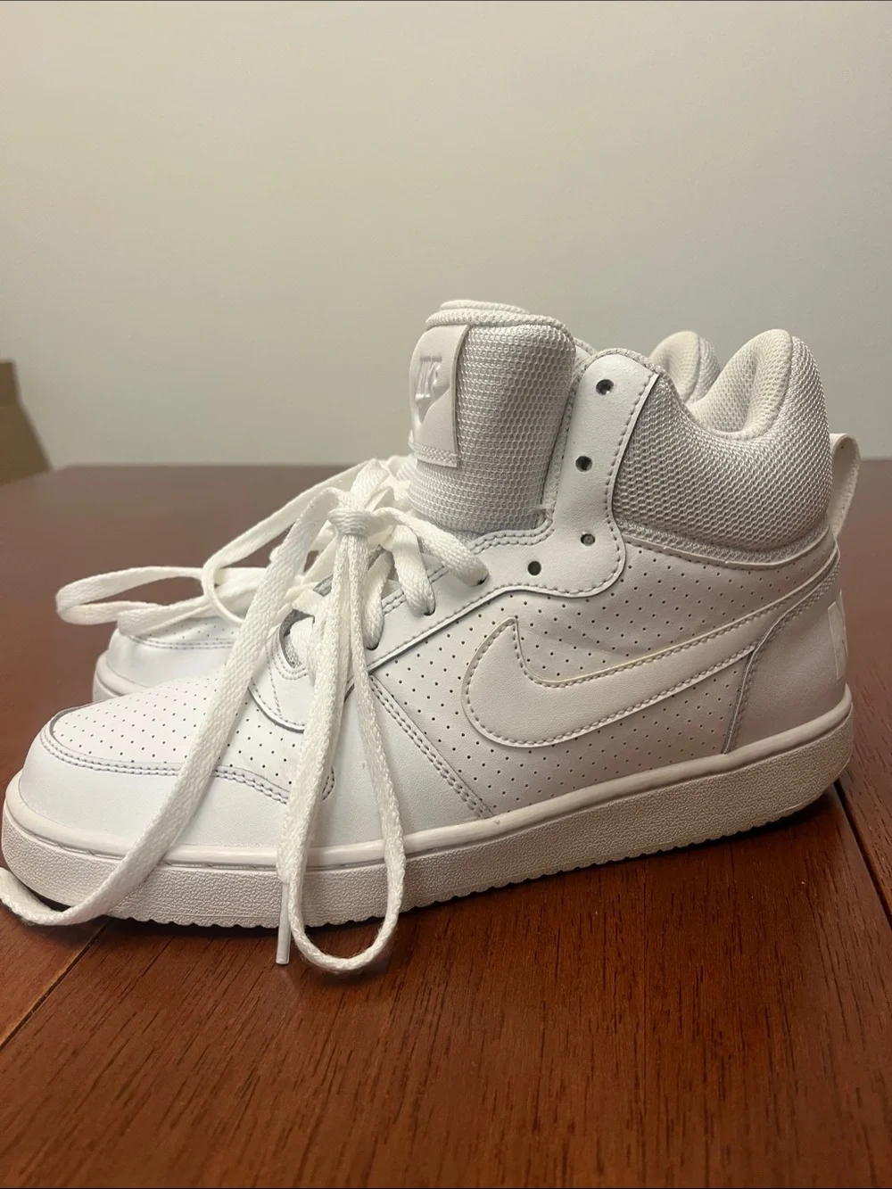 Nike Court Borough Mid Triple White Sz 8